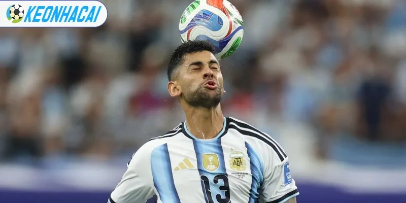 Lisandro Martínez Và Cristian Romero Đủ Điều Kiện Ra Sân Trận Ai Cập 3 Vai trò quan trọng của bộ đôi trung vệ Argentina